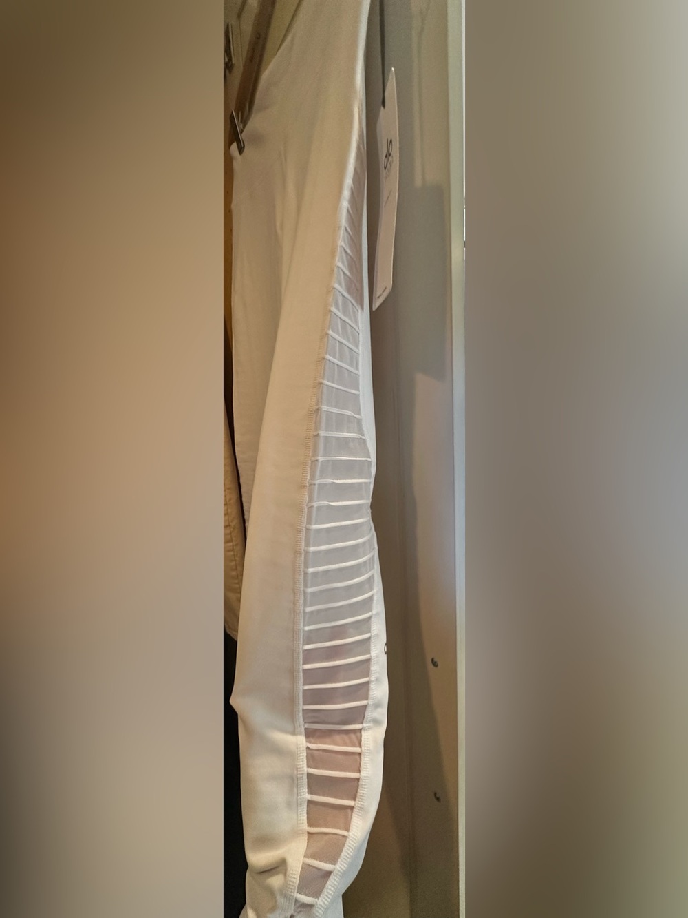 ALO Yoga Women's White Leggings - Picture 2 of 2